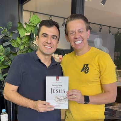 Leandro Almeida com autor publicado pela Kelps