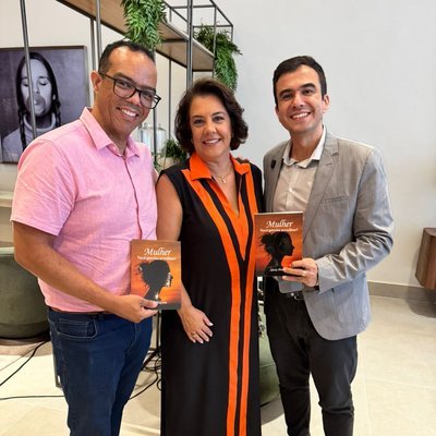 Leandro Almeida com autor publicado pela Kelps