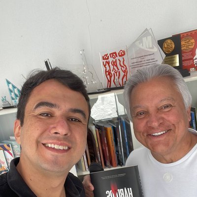 Leandro Almeida com autor publicado pela Kelps