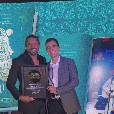 Leandro Almeida com autor publicado pela Kelps