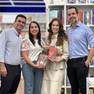 Leandro Almeida com autor publicado pela Kelps