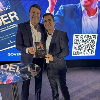 Leandro Almeida com autor publicado pela Kelps