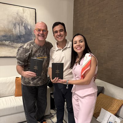 Leandro Almeida com autor publicado pela Kelps