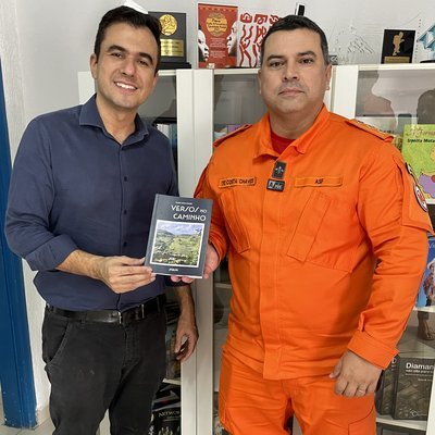 Leandro Almeida com autor publicado pela Kelps